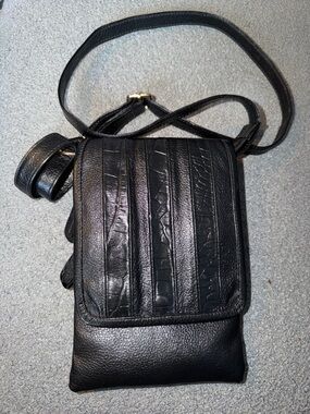 Black  Crossbody Bag - Classic Design
